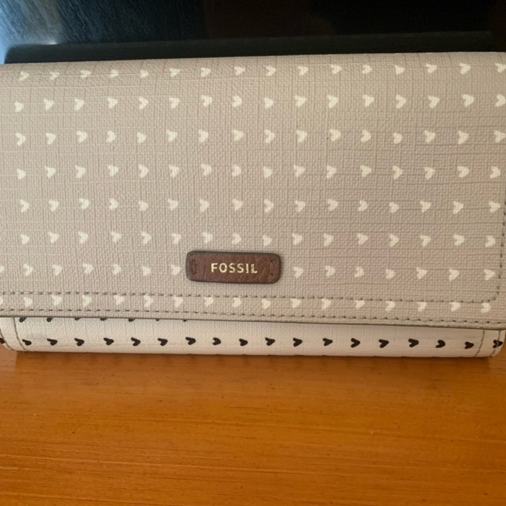 Fossil Tri-fold wallet with hearts